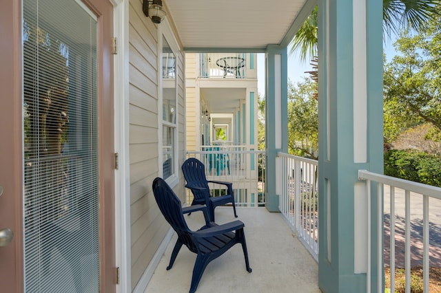 balcony featuring covered porch