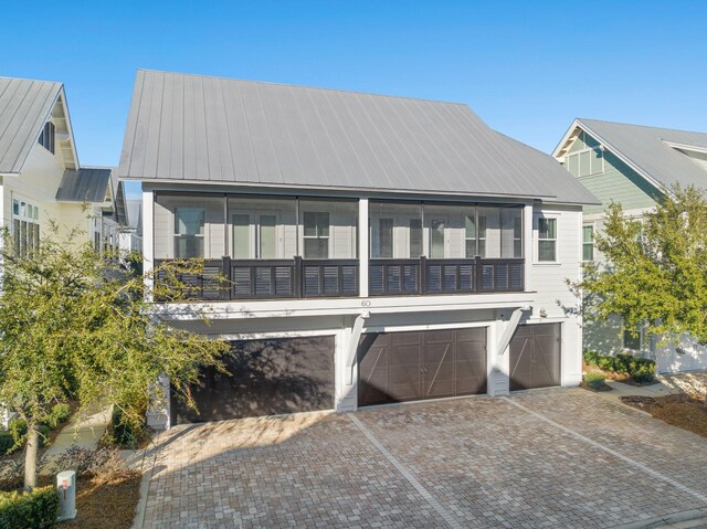 view of front facade featuring a garage