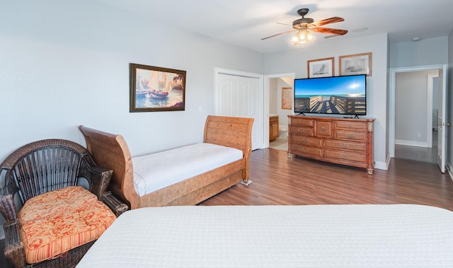 bedroom featuring ceiling fan, dark wood-type flooring, and a closet