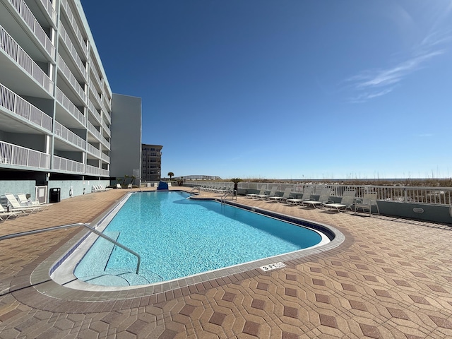 view of swimming pool