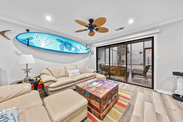 living room featuring ceiling fan, light hardwood / wood-style floors, and crown molding