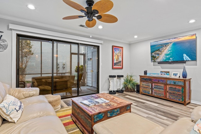 living room featuring light hardwood / wood-style flooring, crown molding, and ceiling fan