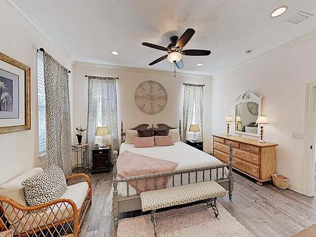 bedroom with crown molding, dark wood-type flooring, and ceiling fan