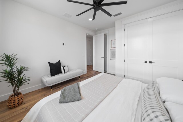 bedroom featuring dark wood-type flooring, ceiling fan, and a closet