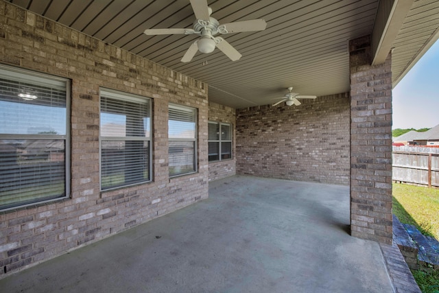 view of terrace with ceiling fan