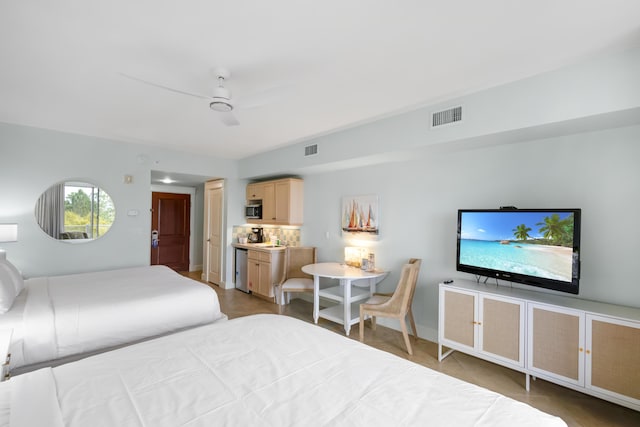 bedroom featuring ceiling fan