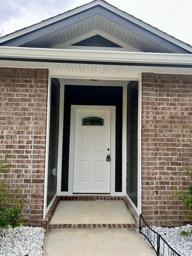 property entrance with covered porch