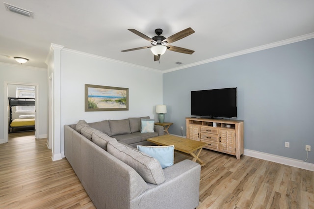 living room featuring crown molding, light hardwood / wood-style floors, and ceiling fan