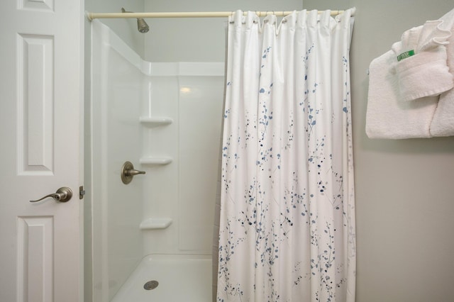 bathroom with curtained shower