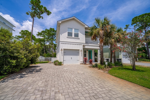 view of front of property featuring a front lawn and a garage