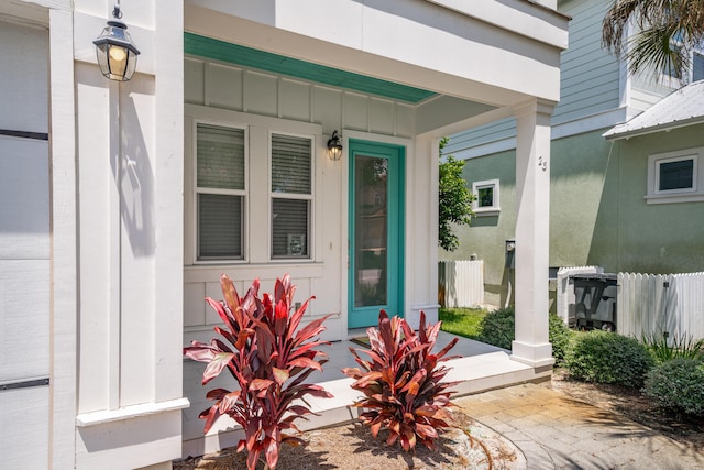 property entrance with covered porch