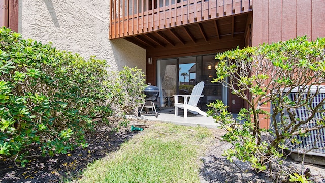 view of yard featuring a patio and a balcony