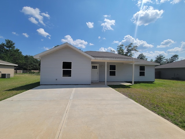 ranch-style home featuring a front lawn and central air condition unit