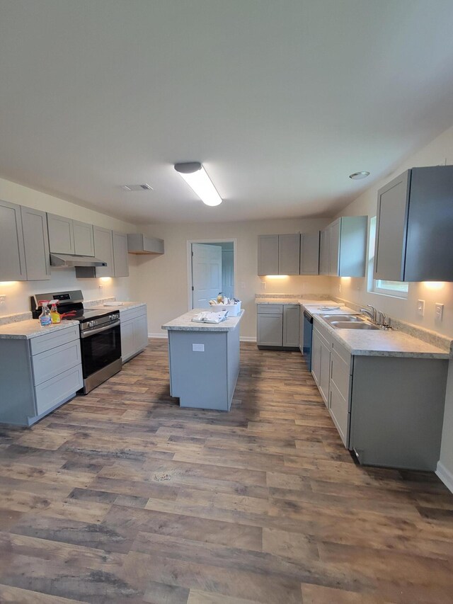 kitchen featuring hardwood / wood-style floors, stainless steel appliances, and a kitchen island