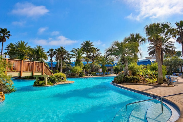 view of swimming pool