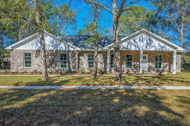 view of front facade with a front lawn