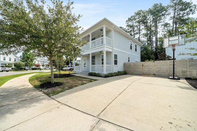 view of front facade with a porch