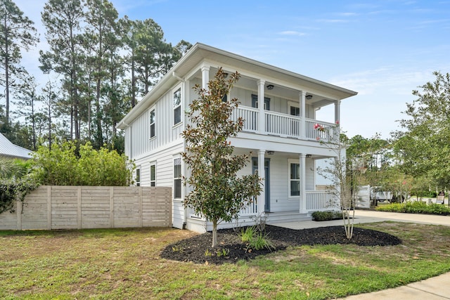 view of front of house with a front lawn and covered porch