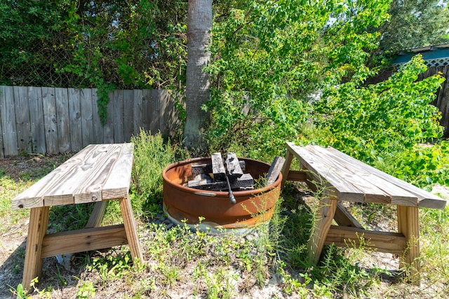 view of yard featuring a fire pit