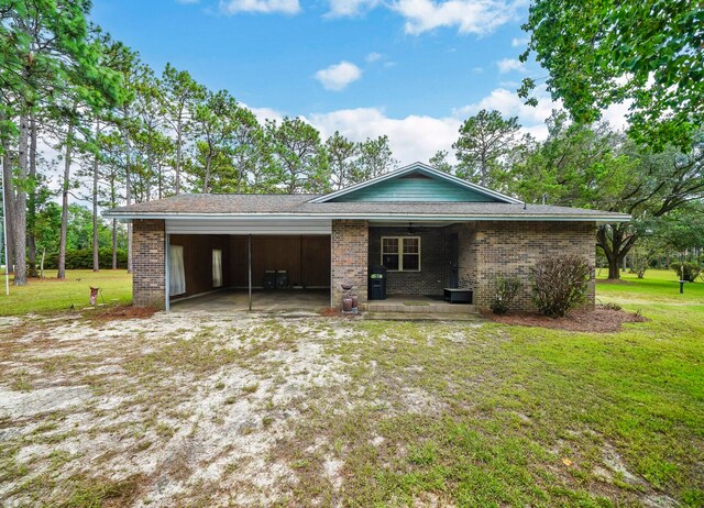 single story home featuring a front yard