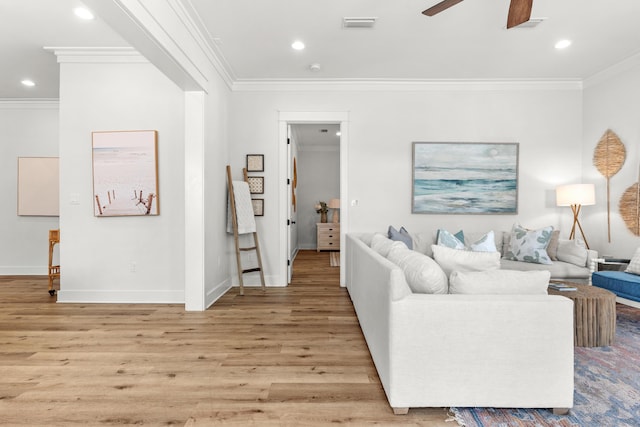 living area featuring visible vents, crown molding, light wood-type flooring, recessed lighting, and a ceiling fan