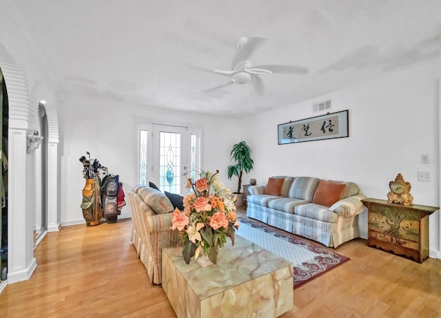 living room with light hardwood / wood-style floors and ceiling fan