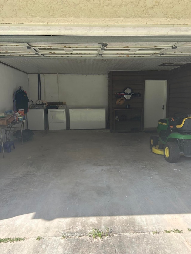 garage with washer and clothes dryer