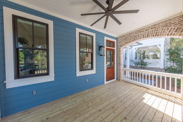 deck with ceiling fan