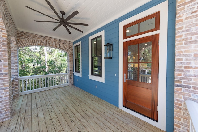 deck with ceiling fan