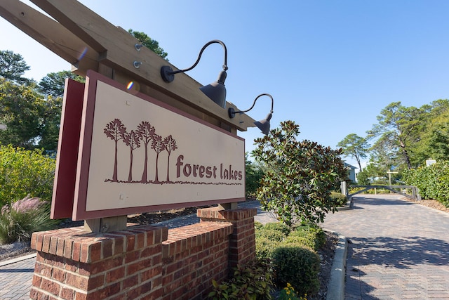 view of community / neighborhood sign