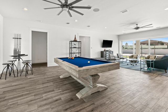 playroom featuring hardwood / wood-style floors, billiards, and ceiling fan