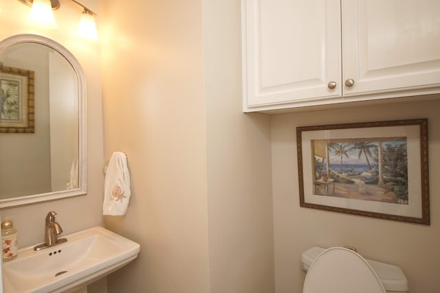 bathroom featuring toilet and sink