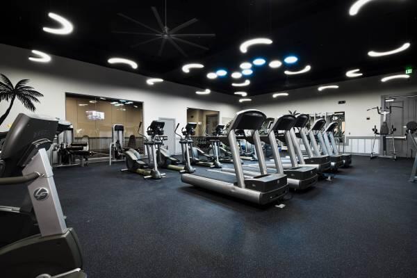 gym featuring ceiling fan