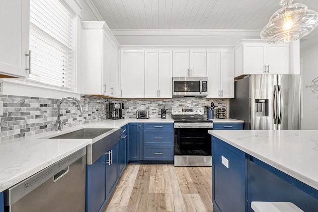 kitchen with pendant lighting, light hardwood / wood-style flooring, white cabinetry, backsplash, and appliances with stainless steel finishes