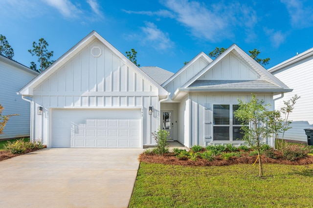 view of front of house featuring a garage and a front yard