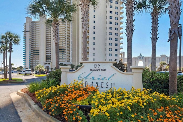 view of community / neighborhood sign