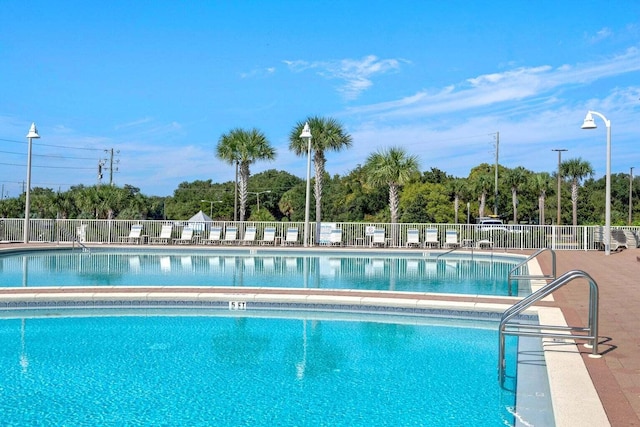 view of swimming pool