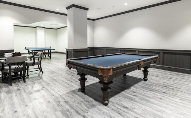 recreation room featuring crown molding, light hardwood / wood-style flooring, and billiards