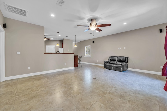 unfurnished room featuring ceiling fan