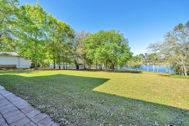 view of yard featuring a water view