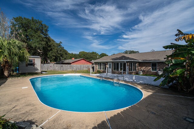 view of swimming pool featuring a patio