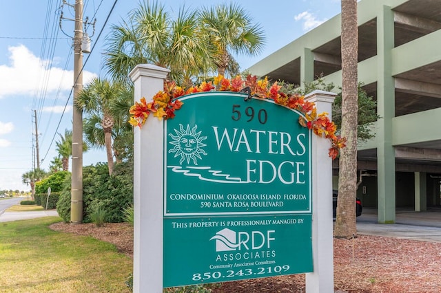 view of community / neighborhood sign