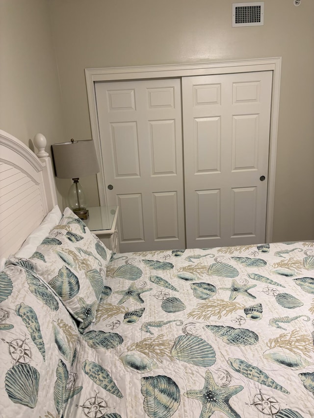 bedroom featuring a closet