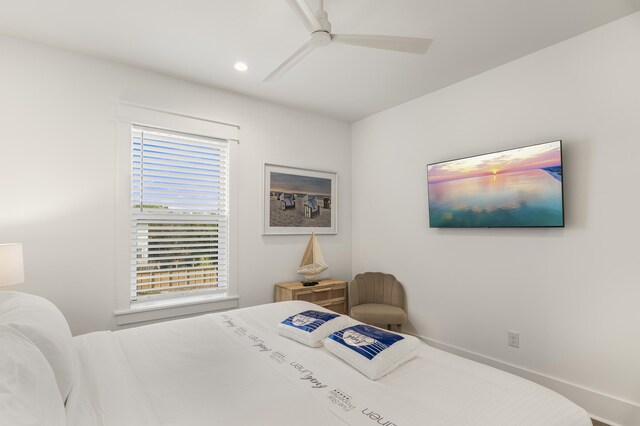 bedroom with ceiling fan