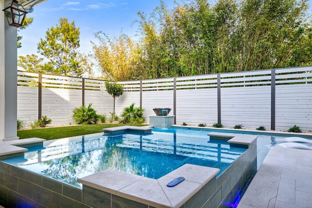 view of pool featuring a jacuzzi