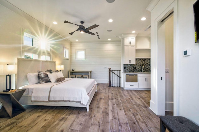 bedroom with light hardwood / wood-style floors and ceiling fan