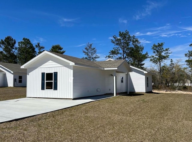 exterior space featuring a lawn