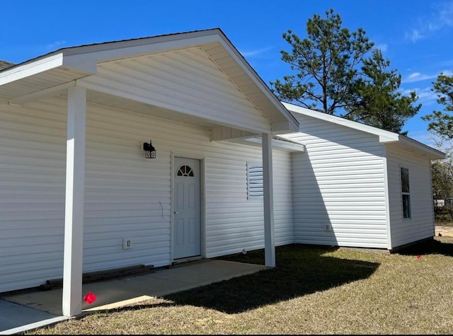 property entrance with a yard