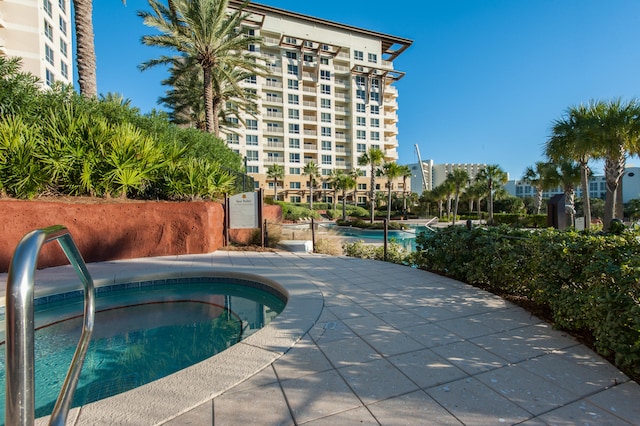 view of swimming pool