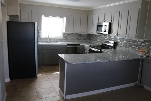 106 Star Dr Unit A, B, C, Fort Walton Beach, FL 32547 - kitchen with kitchen peninsula, stainless steel appliances, tasteful backsplash, and sink